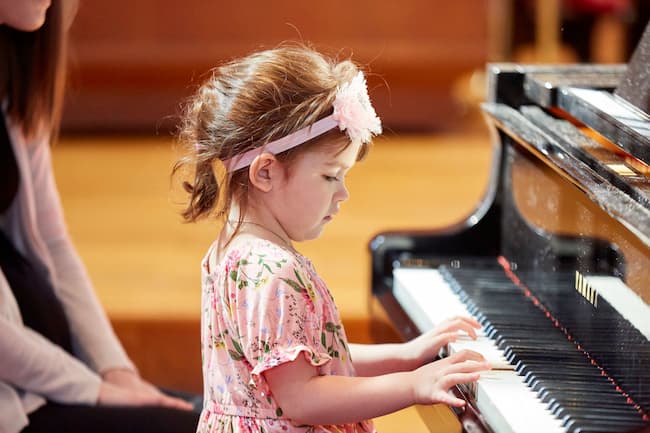 best age for child to start piano lessons