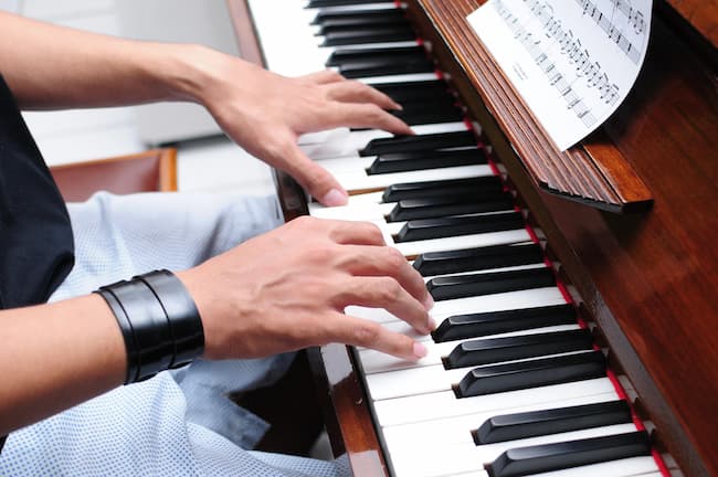 how to learn how to play the keyboard piano