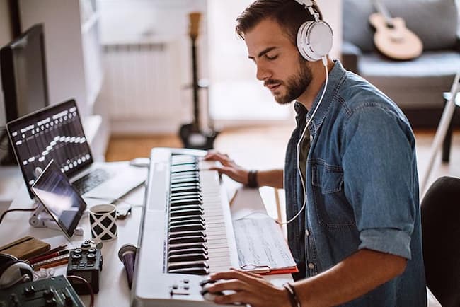 how to play the piano by ear