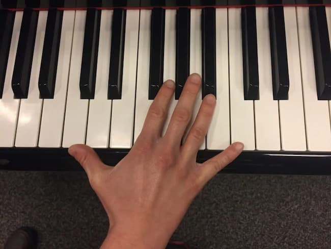 Tips on Playing Piano With Small Hands